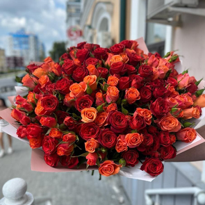 Букет из 31 кустовых роз